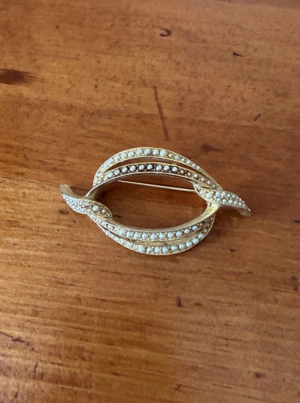 Vintage ART Gold Tone Ribbon Brooch Faux Pearl Swirl Pin Mid Century Jewelry